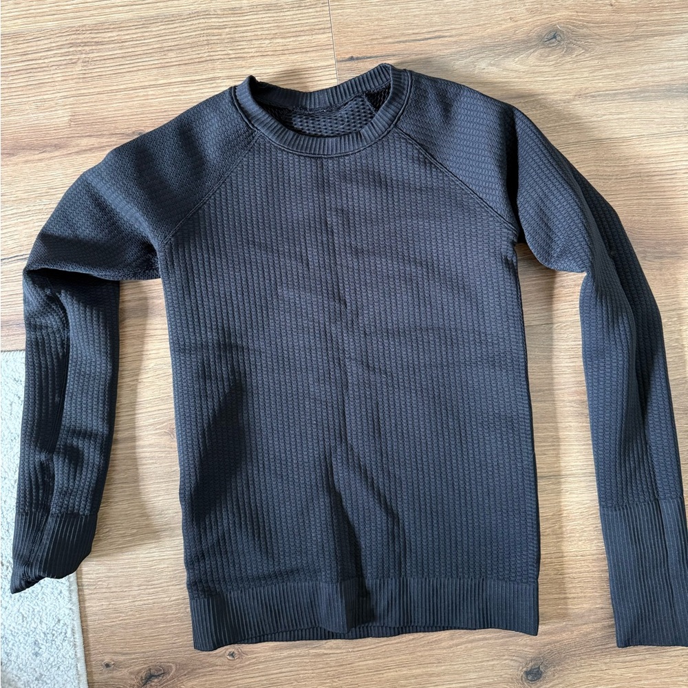 Lululemon long sleeve black limited edition size 6